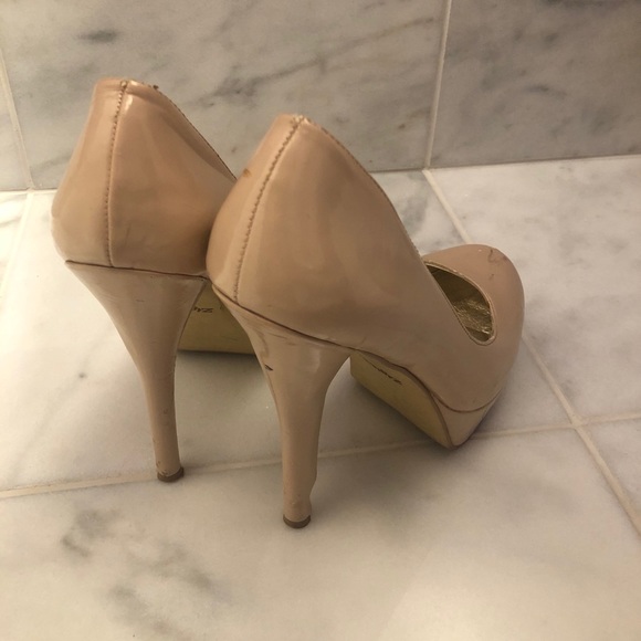 Nude heels! - Picture 2 of 4